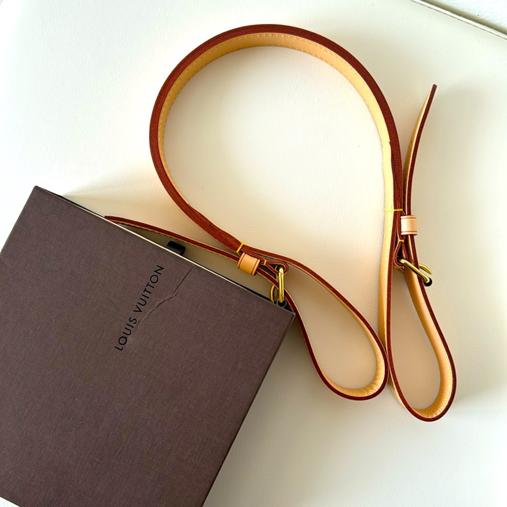Louis Vuitton Shoulder Strap with Box *LIKE NEW*